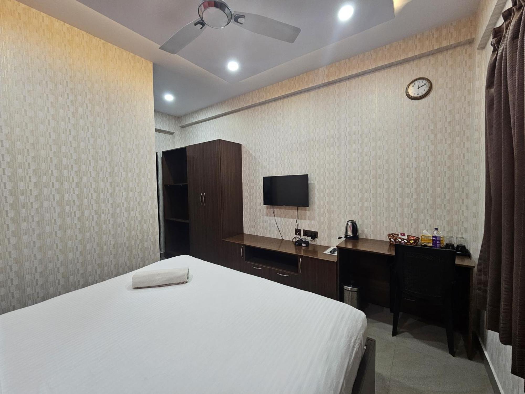 The Urban Nest Hotel Bangalore Exterior photo