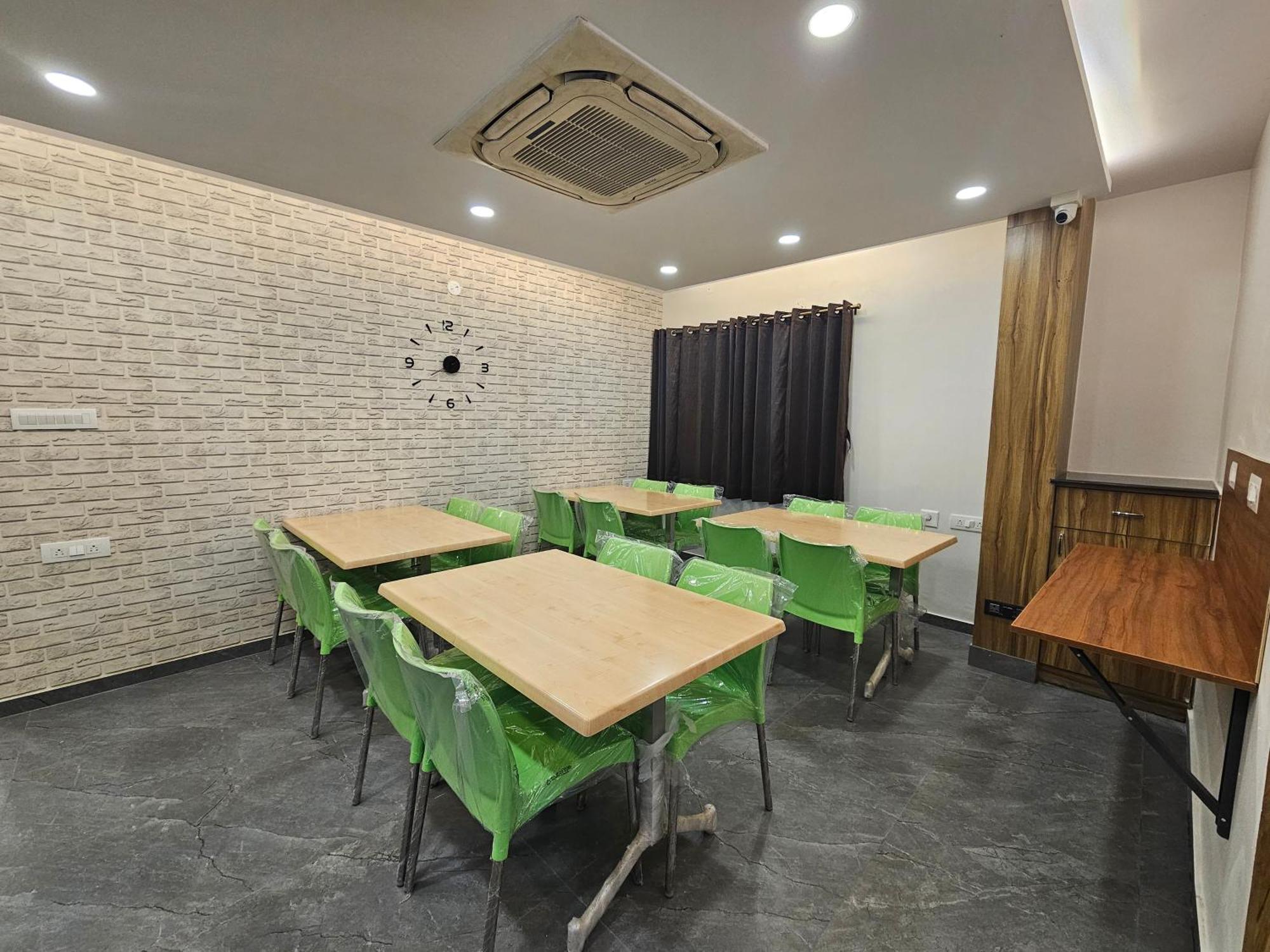 The Urban Nest Hotel Bangalore Exterior photo