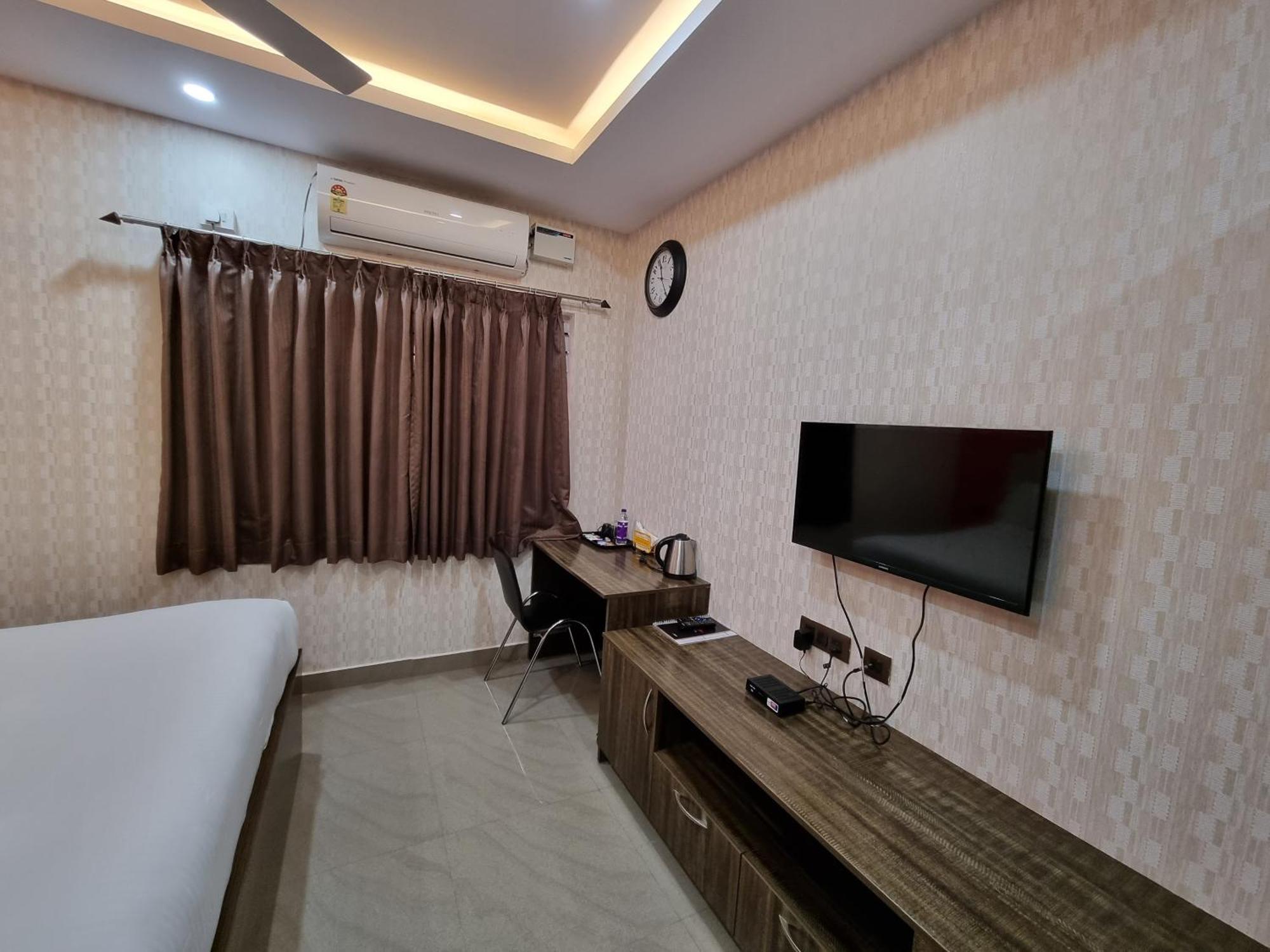 The Urban Nest Hotel Bangalore Exterior photo
