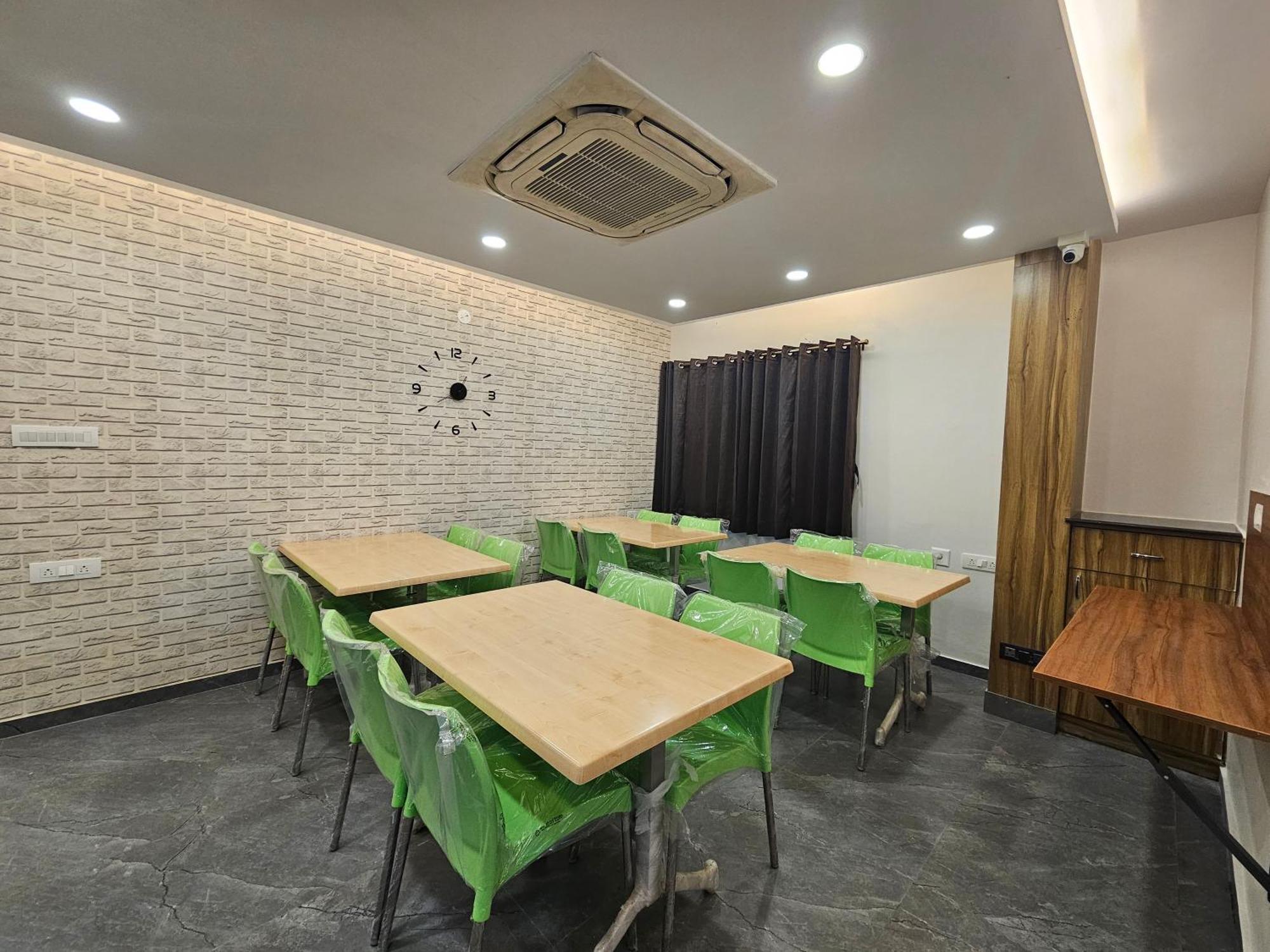 The Urban Nest Hotel Bangalore Exterior photo