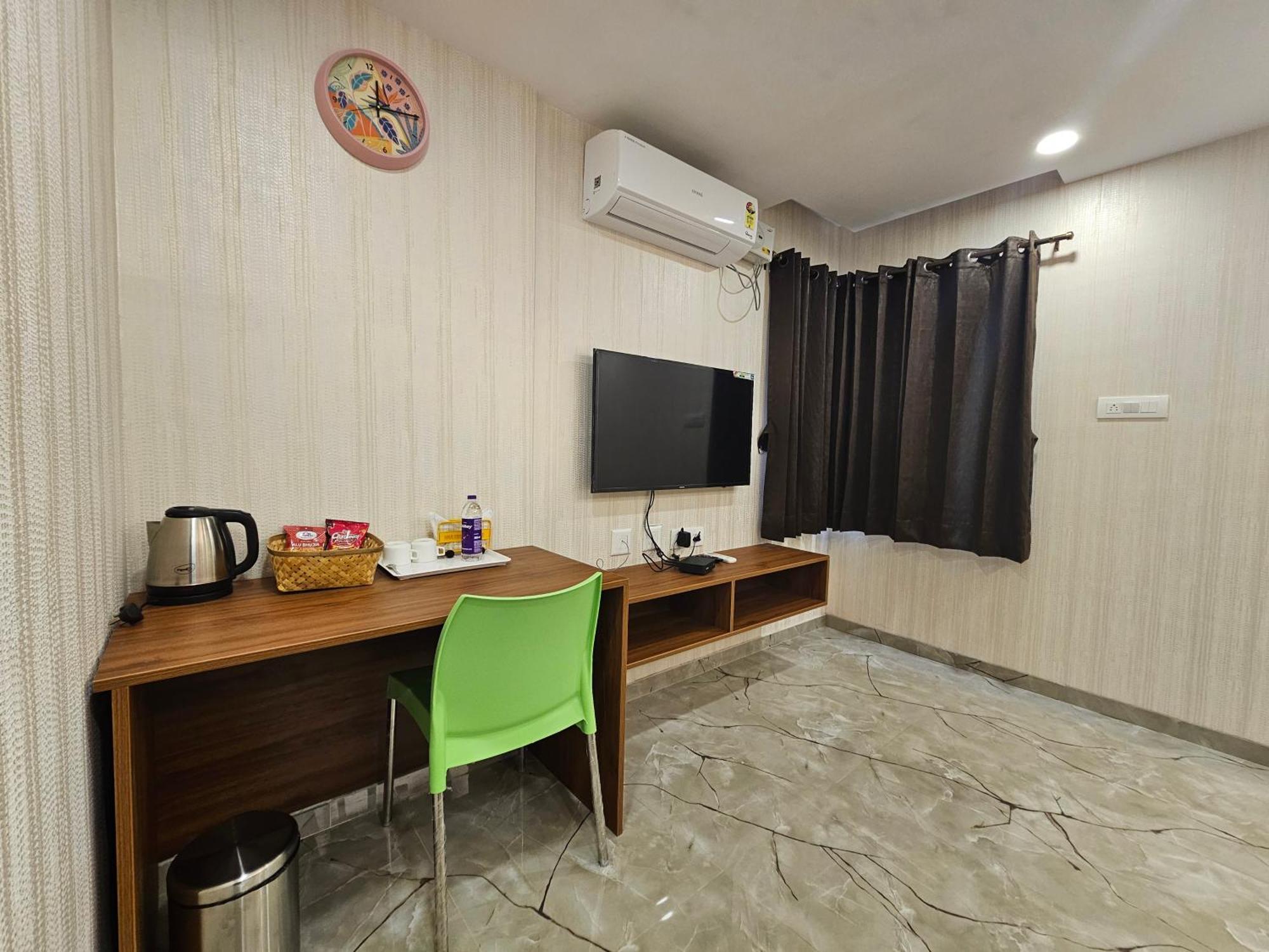 The Urban Nest Hotel Bangalore Exterior photo
